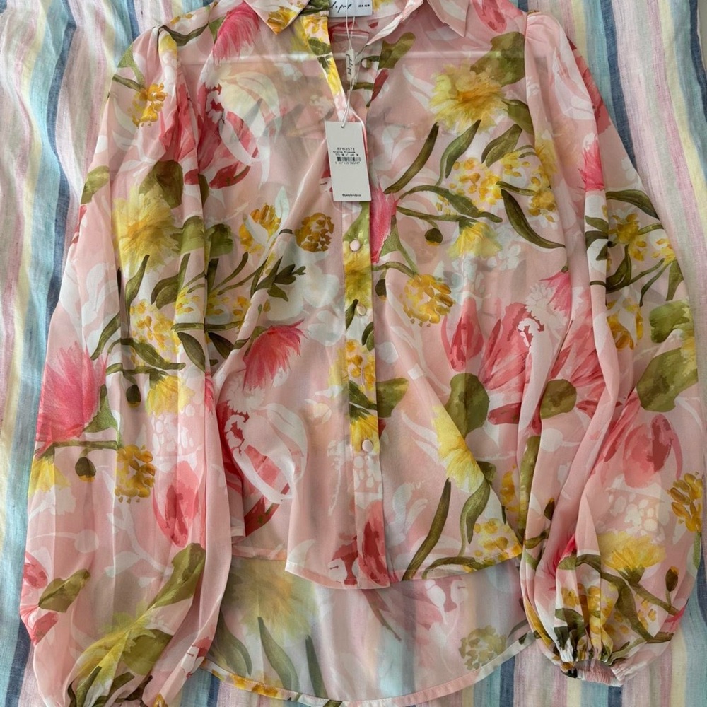 Petal and pup NEW WITH TAGS NEVER WORN
Colorful floral button down